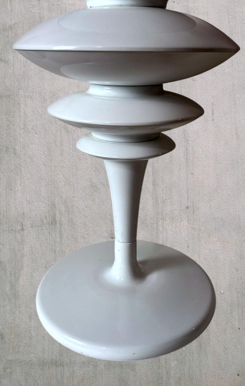 Space Age White Painted Aluminum Table Lamp In The Style Of Arredoluce photo 799.0