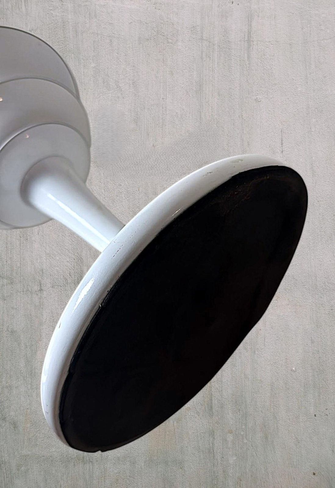 photo buy Space Age White Painted Aluminum Table Lamp In The Style Of Arredoluce