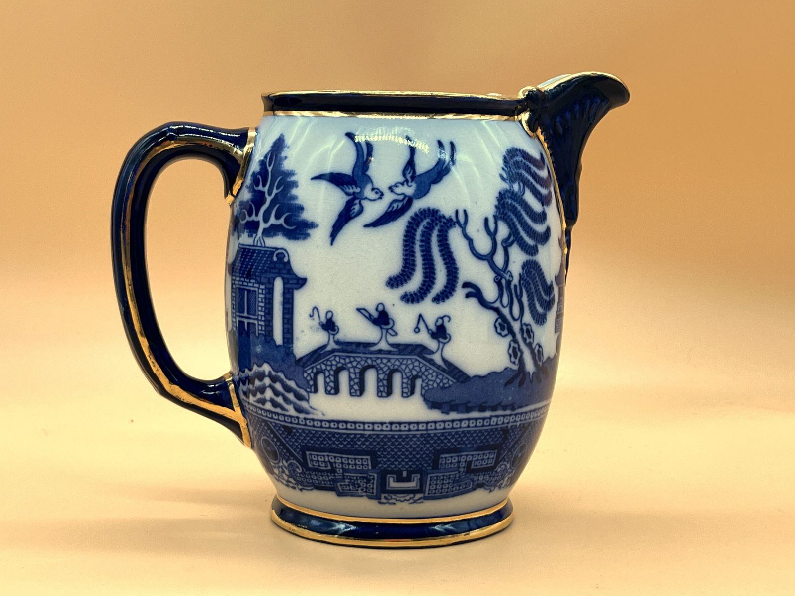 Set Of 3 Antique Royal Doulton Pottery Flow Blue Willow Design Gold Trim Graduated Jugs. 2391. Heights 8", 7" & 6". photo vinterior