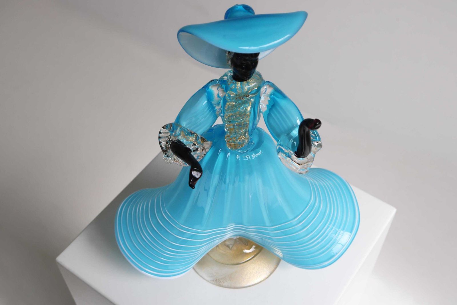 Murano Glazen Damefiguur – Blauw Goud Avonturien – Handgeblazen Italiaans Glas – 1955 20e Eeuw Toegeschreven Aan Franco Toffolo photo for sale