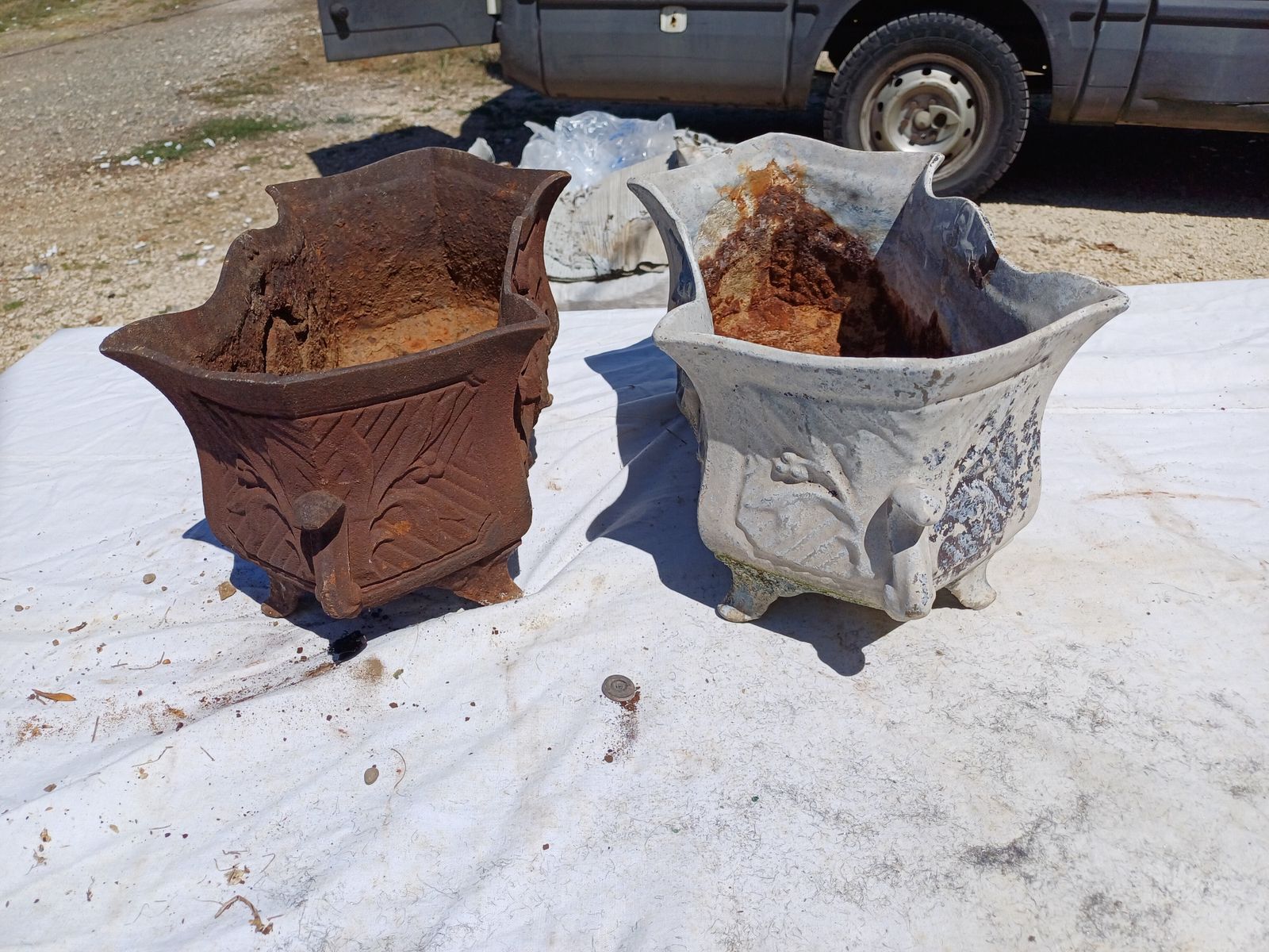 Pair Of 1900 Cast Iron Planters From Charleville Mézières In Rocaille Style photo Garden Decor