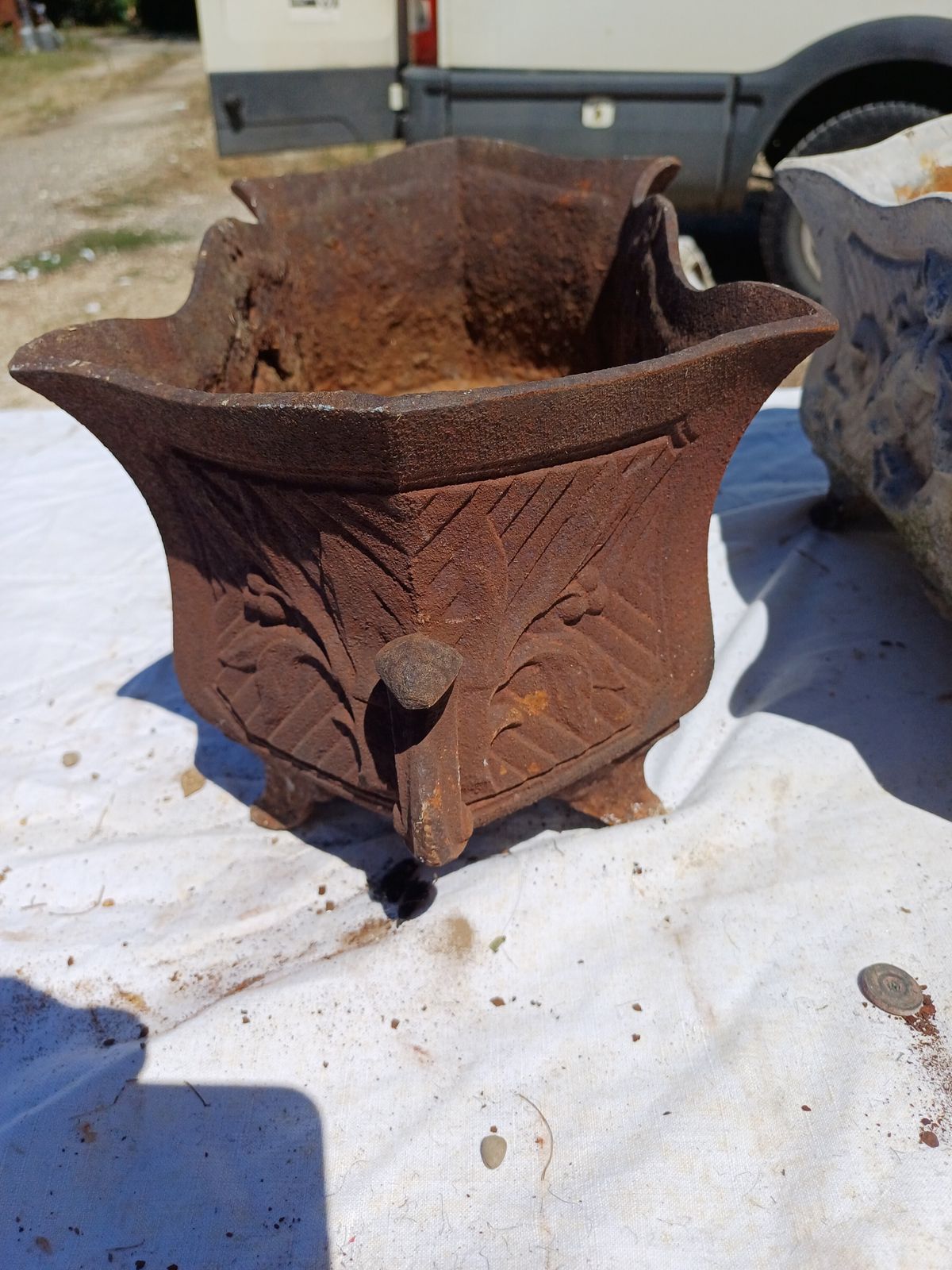 Pair Of 1900 Cast Iron Planters From Charleville Mézières In Rocaille Style photo 303.0