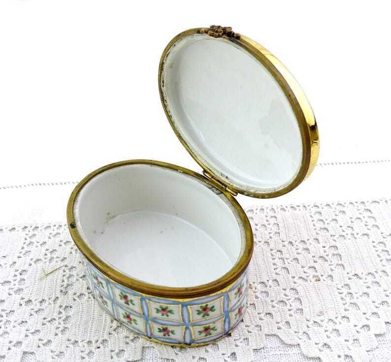 Grote Vintage Franse Handgeschilderde Ovale Porseleinen Pillendoos Met Goud En Roze Rozenpatroon, Limoges Verzamelobject photo 72.0