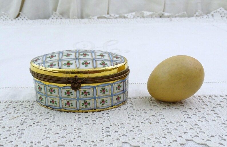 Grote Vintage Franse Handgeschilderde Ovale Porseleinen Pillendoos Met Goud En Roze Rozenpatroon, Limoges Verzamelobject photo buy