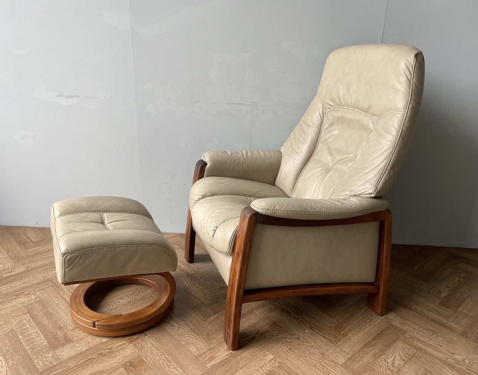 Himolla Themse Reclining Leather & Wooden Armchair With Footstool photo for sale