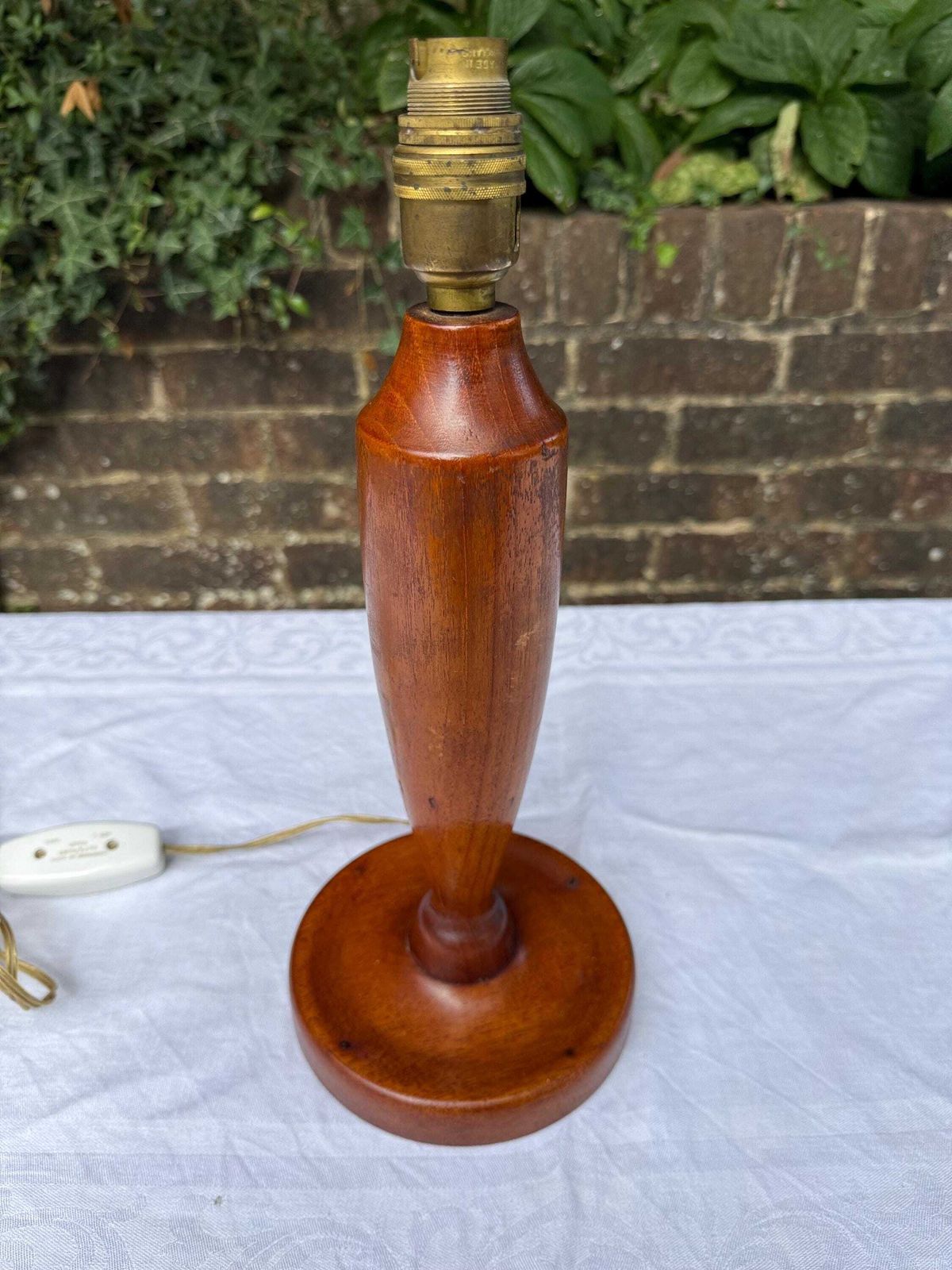 Elegant Mid Century Modern Wooden Table Lamp – Teak Tone, Tapered Turned Base, Uk Wired, Classic Retro Style photo buy