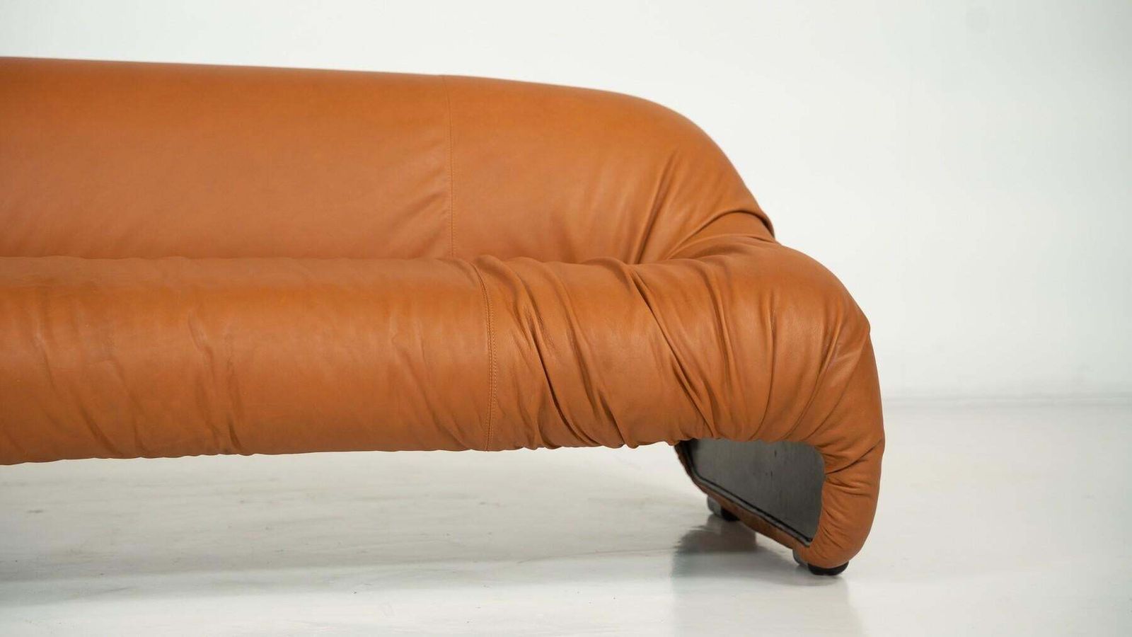 photo furniture Bonanza 3 Seater Sofa By Afra & Tobia Scarpa, 1970s   New Leather Upholstery