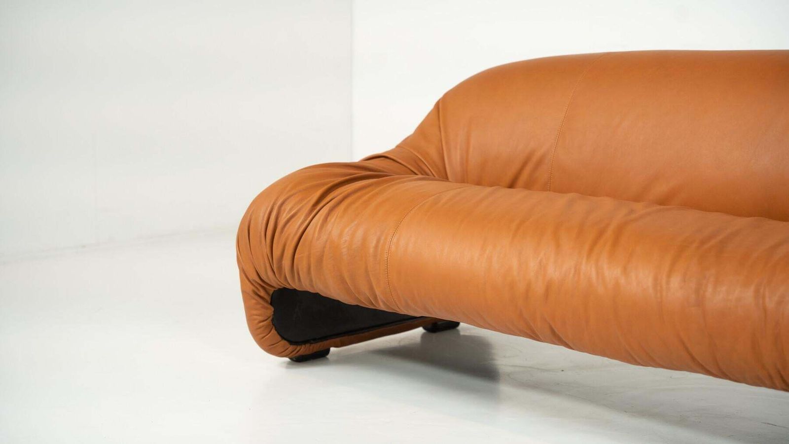 photo for sale Bonanza 3 Seater Sofa By Afra & Tobia Scarpa, 1970s   New Leather Upholstery