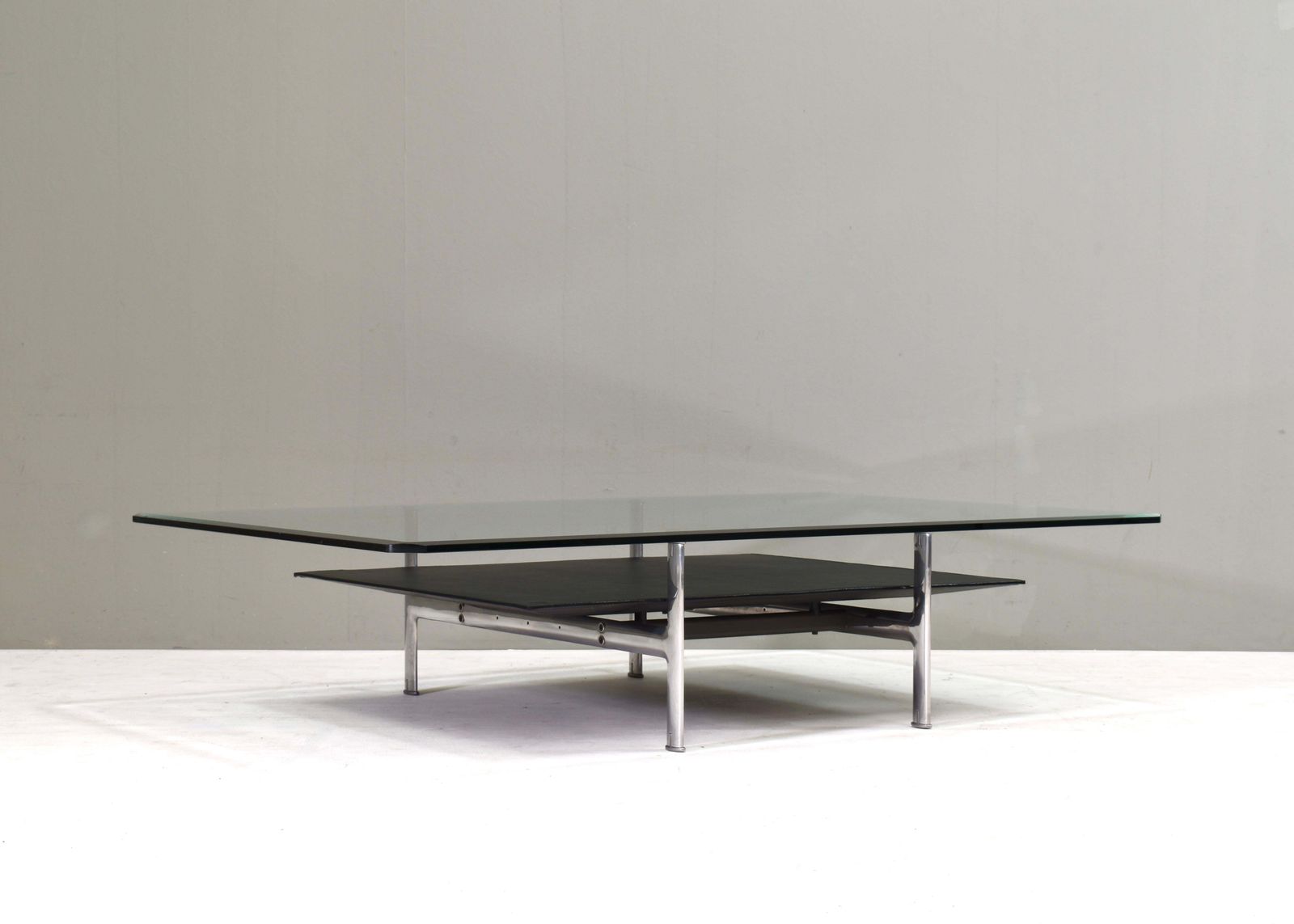 photo furniture 'Diesis' Coffee Table By Antonio Citterio & Paolo Nava For B&B Italia   Italy