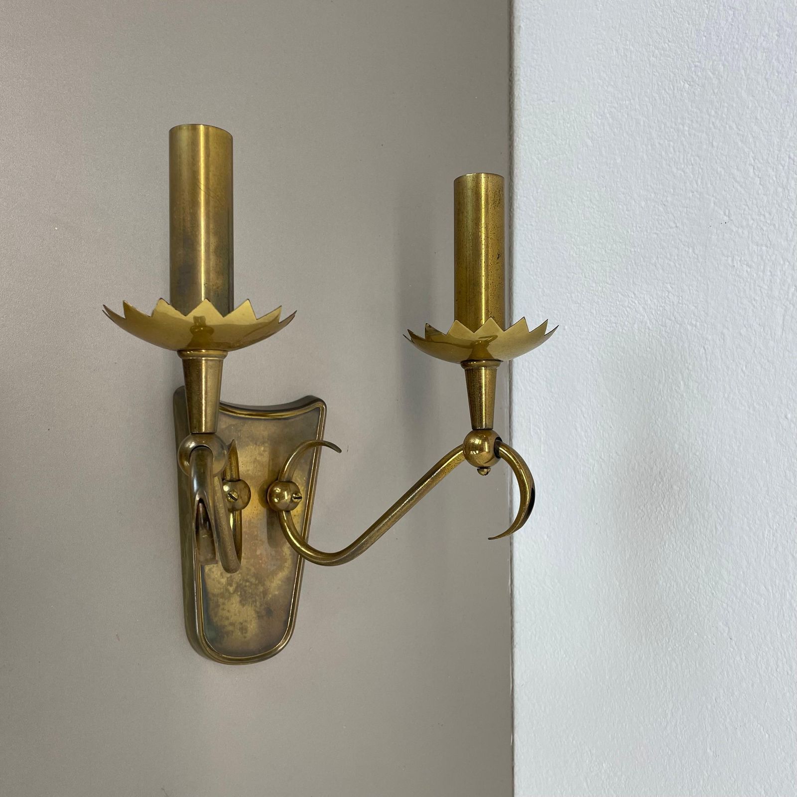 photo vinterior Unique Set Of 2 Brass Gio Ponti Style Theatre Wall Light Sconces, Italy, 1950s