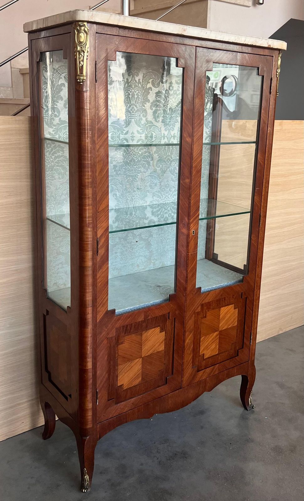 photo furniture Louis XVI Style Showcase Vitrine In Walnut With Geometrical Marquetry