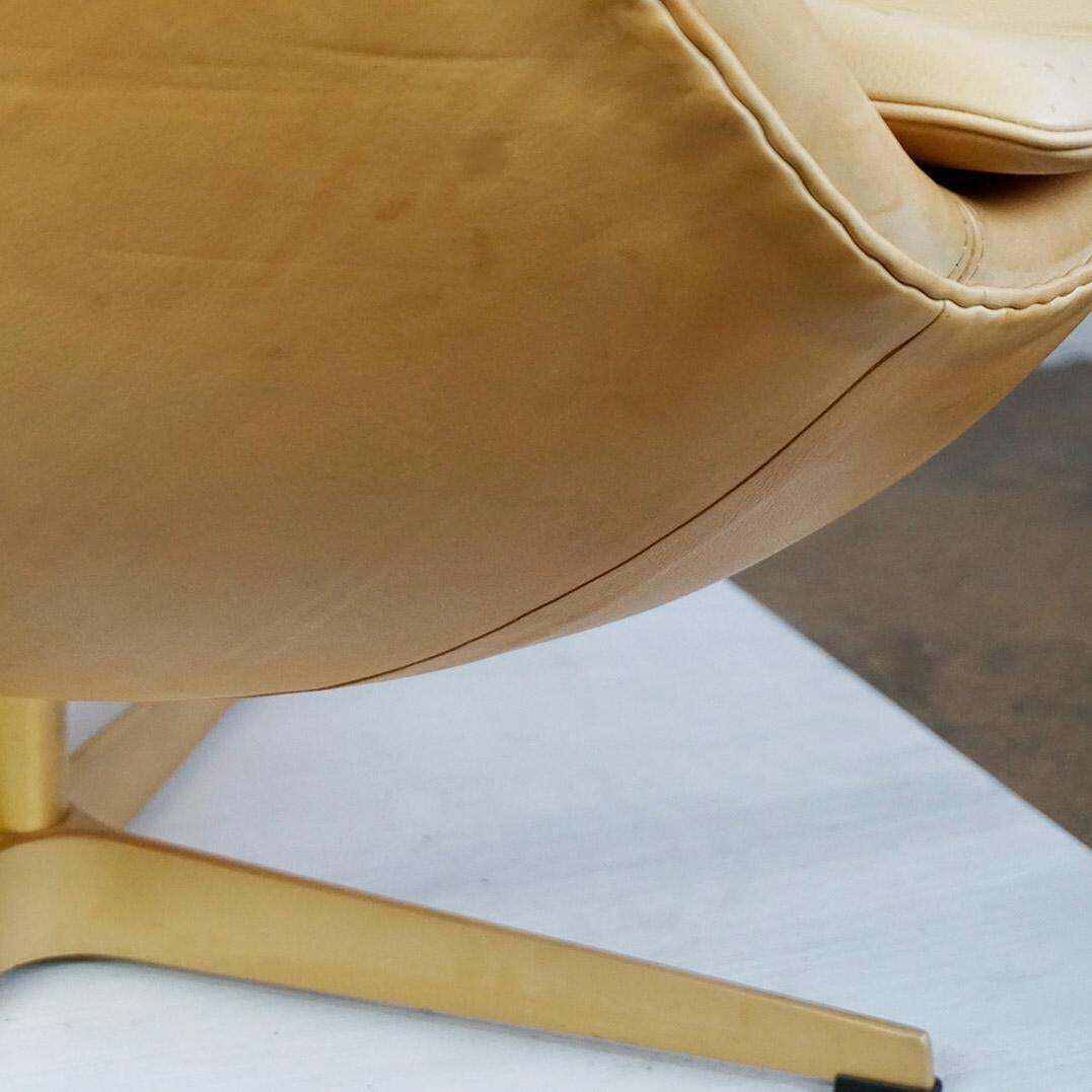 Leather Egg Chair By Arne Jacobsen For Fritz Hansen Limited Anniversary Edition photo vintage