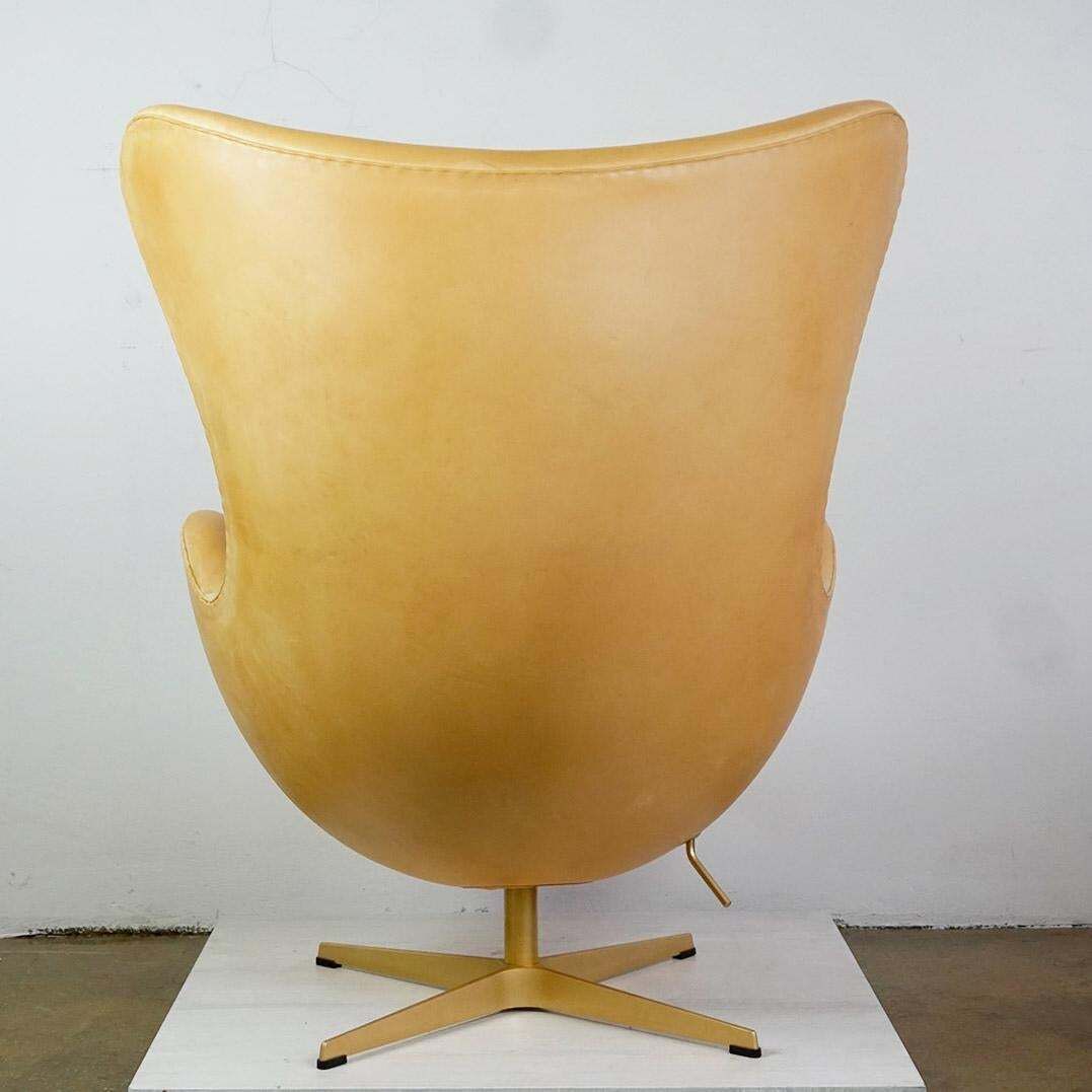 Furniture Leather Egg Chair By Arne Jacobsen For Fritz Hansen Limited Anniversary Edition photo