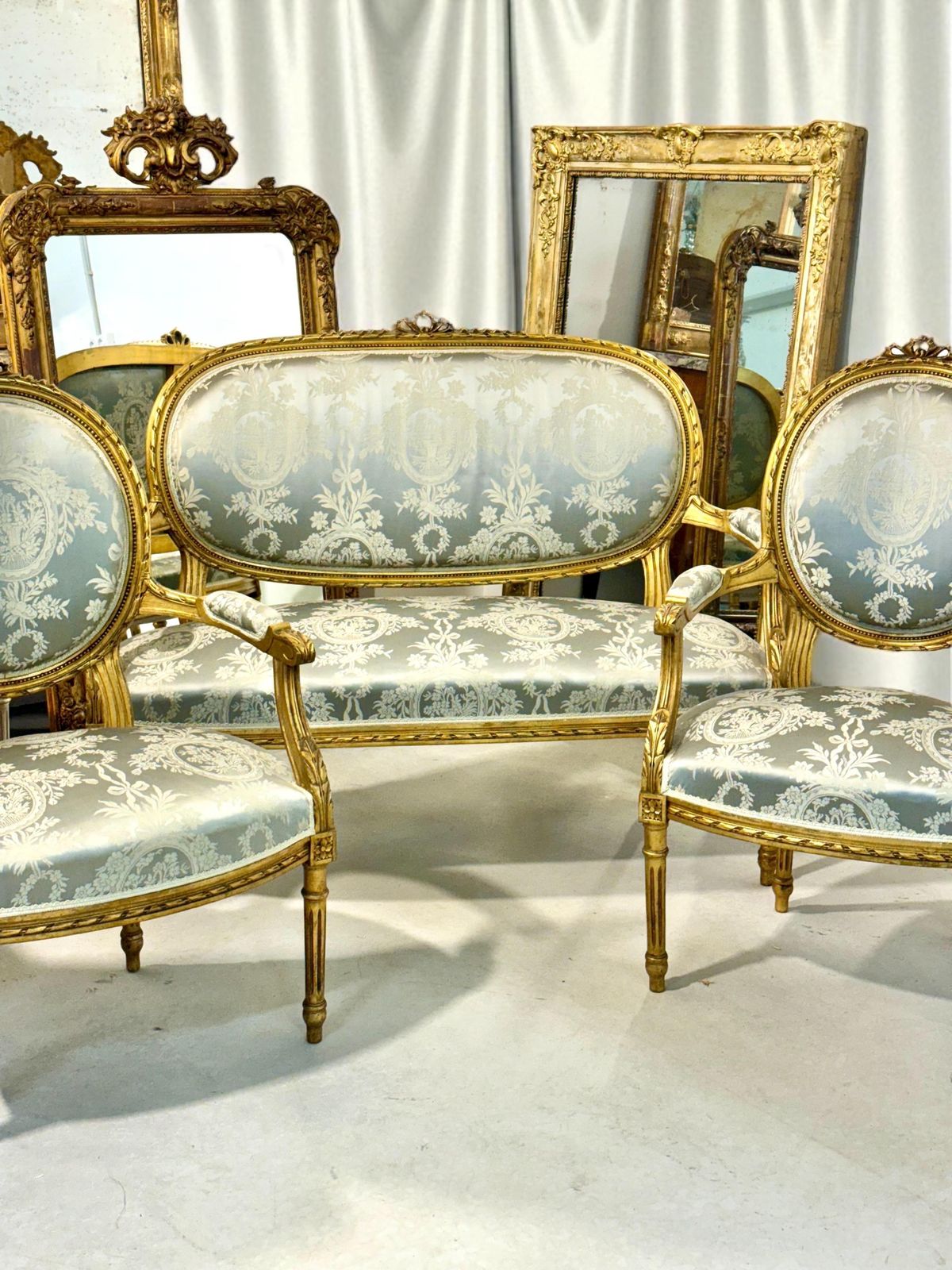 photo vinterior Louis XVI Style French Carved And Gilded Sofa, 19th Century