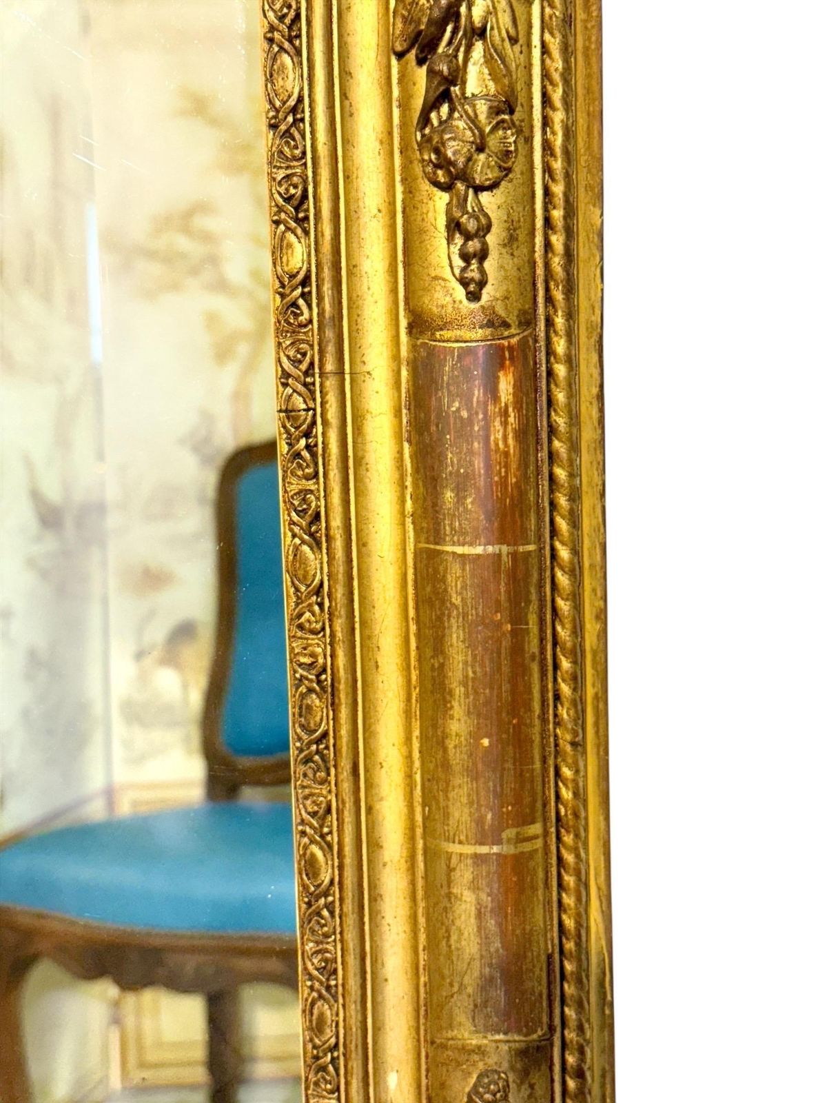 photo furniture 19th Century Louis XVI Giltwood Console Mirror With Carved Details