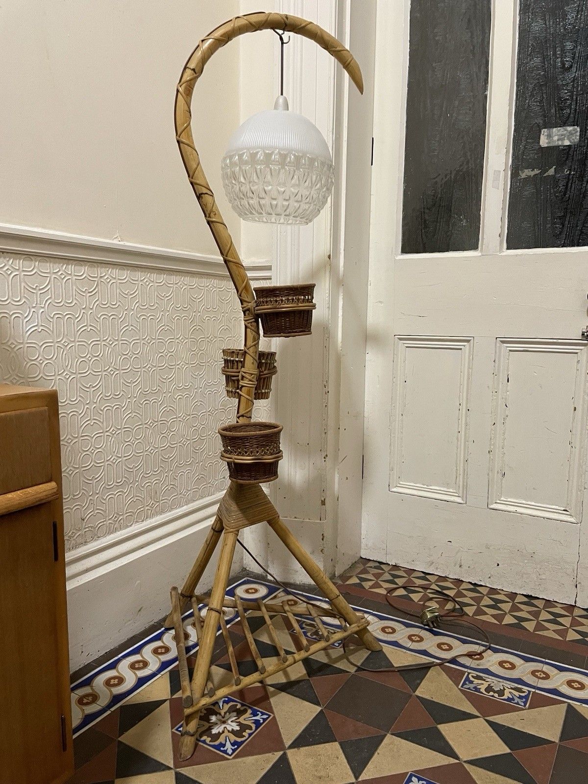 photo vinterior Mid Century Bamboo Standard Lamp Gooseneck Tiki Plant Holder Vintage Glass Shade