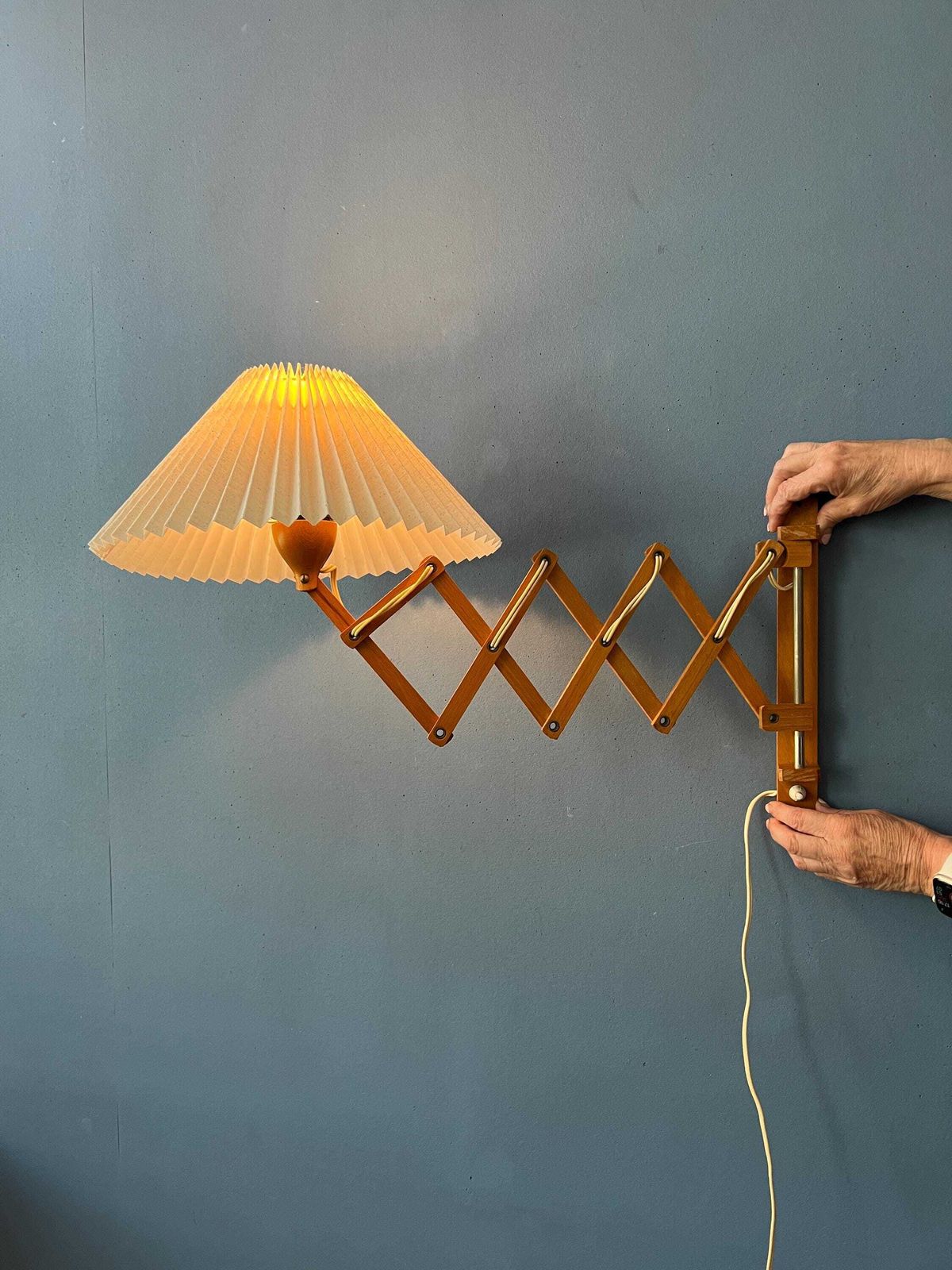 Vintage Houten Schaarlamp Met Geplooide Kap
