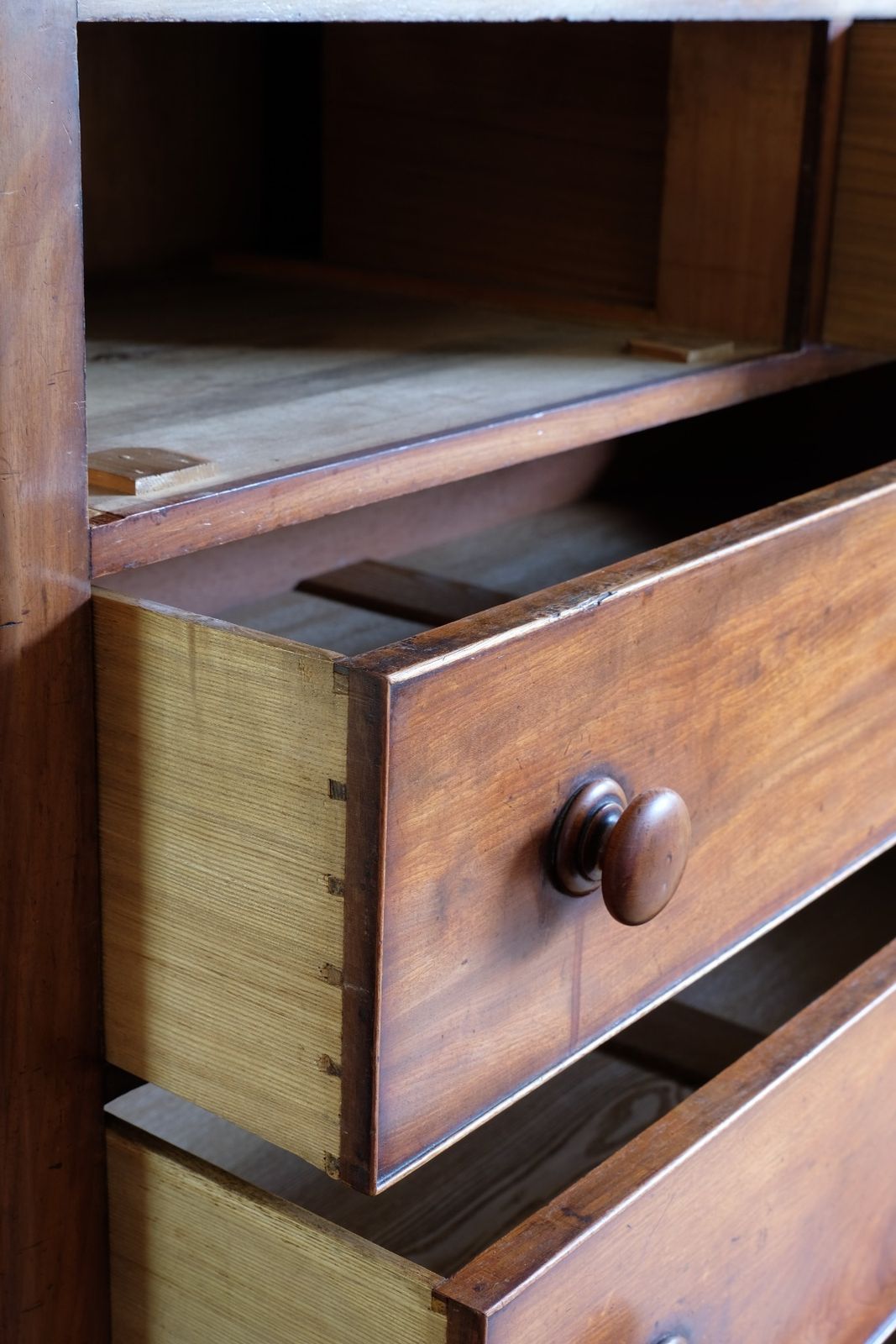 860.0 Antique Mahogany Chest Of Drawers – 2 Small Over 3 Large photo