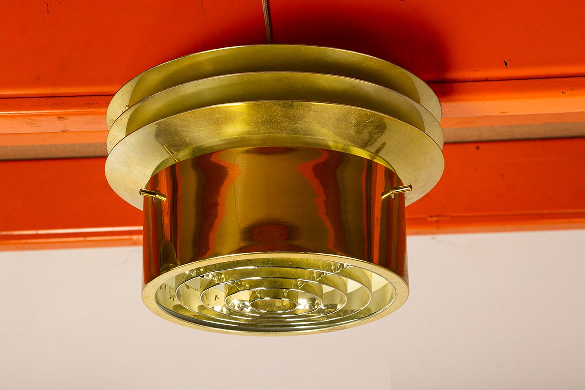 Paire de plafonnier danois en laiton modèle T742, par Hans Agne Jakobson, 1960. photo Luminaires