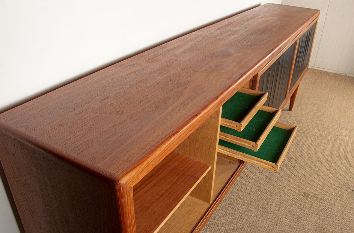 Enfilade danoise extra-longue en teck, chêne et similicuir, 280 cm, par Arne Hovmand Olsen, 1960. photo vinterior