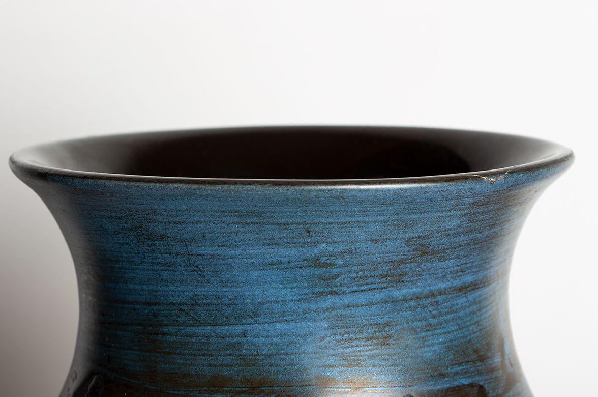 Vase moderniste Vallauris en céramique émaillée bleue et verte, par Jean de Lespinasse, 1950. photo for sale