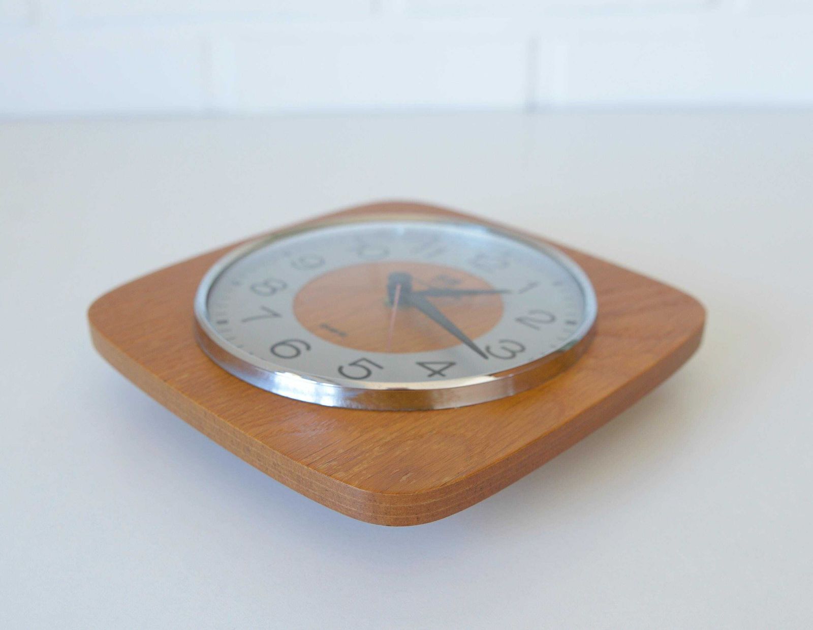 Vintage Wooden Wall Clock / Mid Century Modern Working Clock / Farmhouse Wall Decor / Yugoslavia 80's / Retro Kitchen photo vinterior