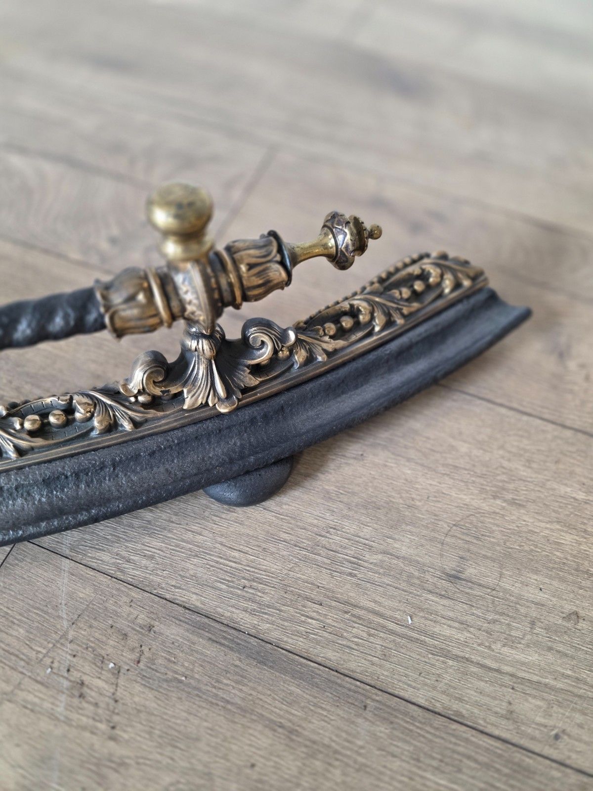 photo furniture Antique 19th Century Curved Bronze And Iron Fire Fender