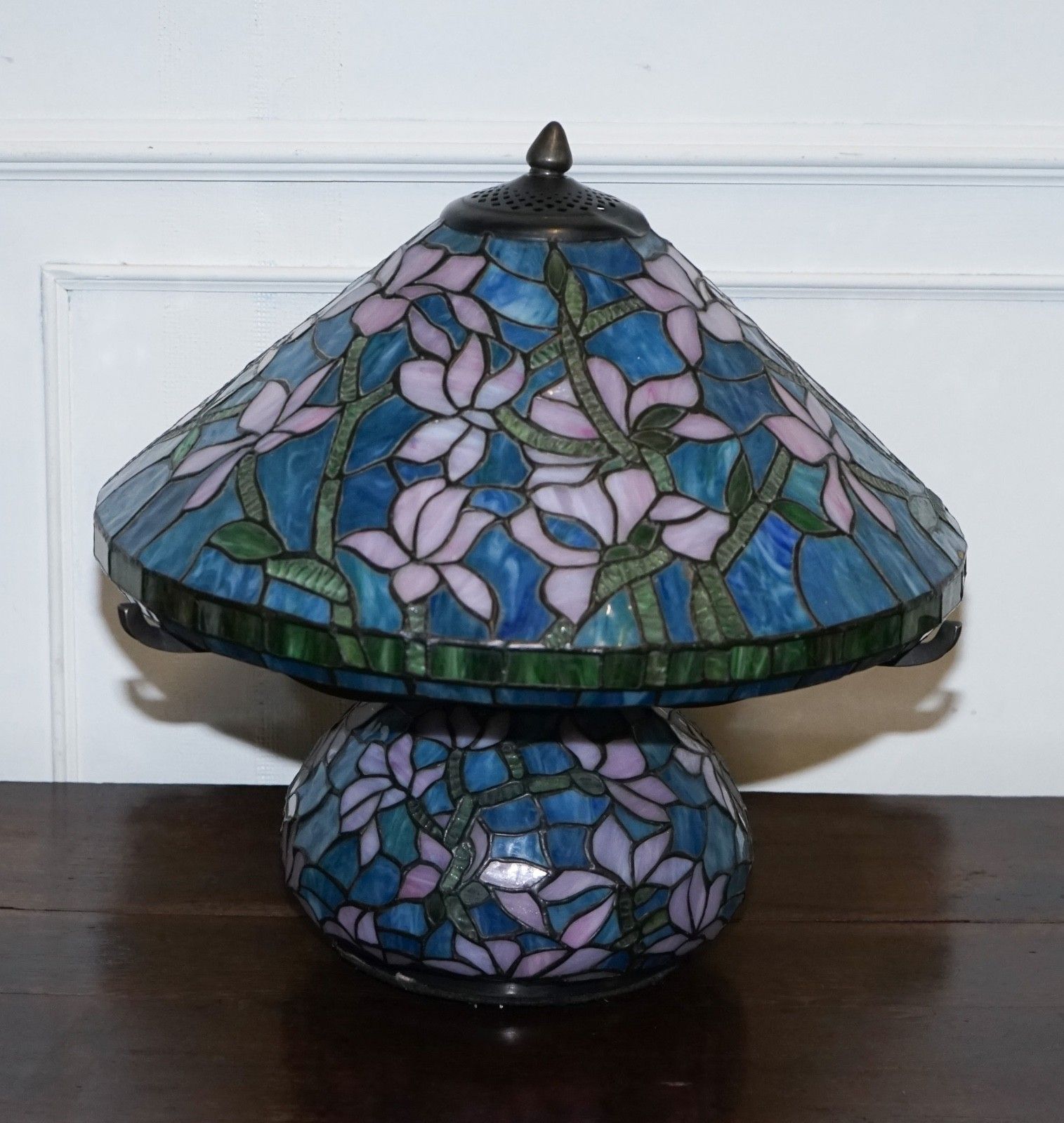 Tiffany Style Stained Glass Art Nouveau Floral Design With Illuminated Base Lamp photo 750.0
