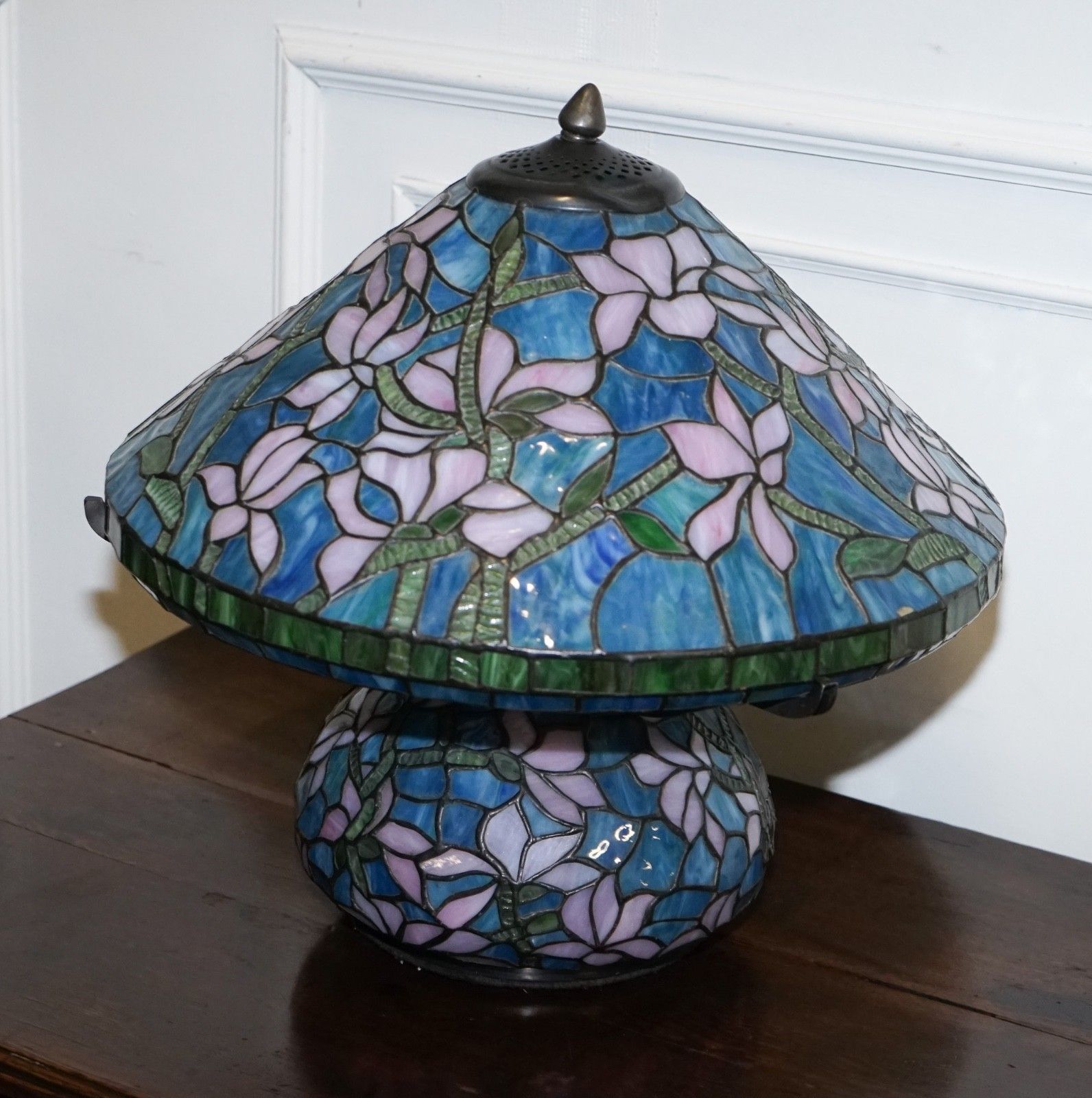 Tiffany Style Stained Glass Art Nouveau Floral Design With Illuminated Base Lamp photo buy