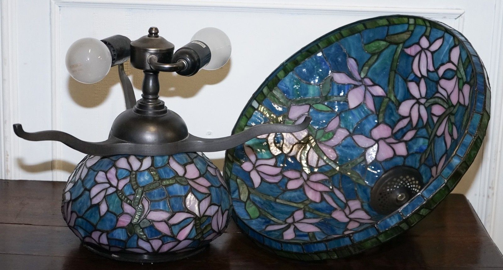 750.0 Tiffany Style Stained Glass Art Nouveau Floral Design With Illuminated Base Lamp photo