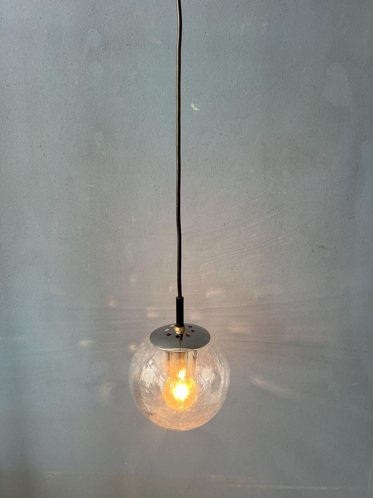 Vintage Kleine Hanglamp Van Raak Met Bellenglaskapje photo furniture