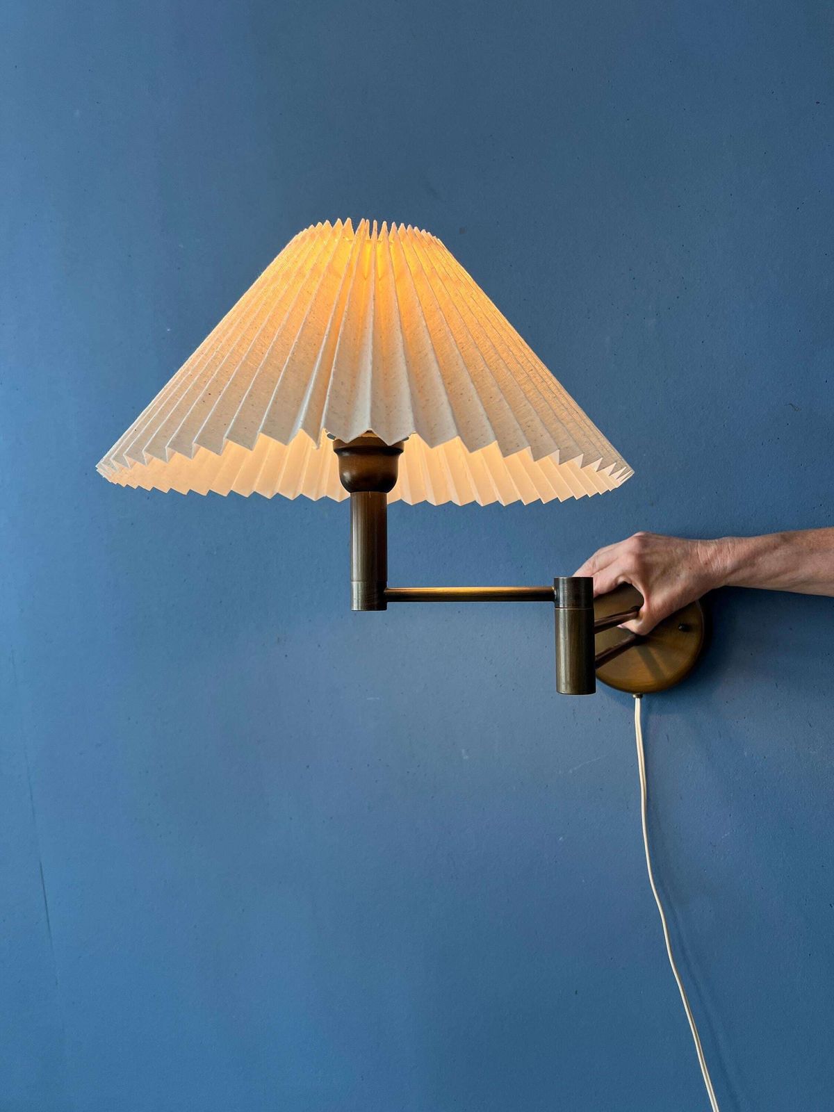 Brass Swivel Arm Mid Century Wall Lamp With Beige Pleated Shade photo 255.0