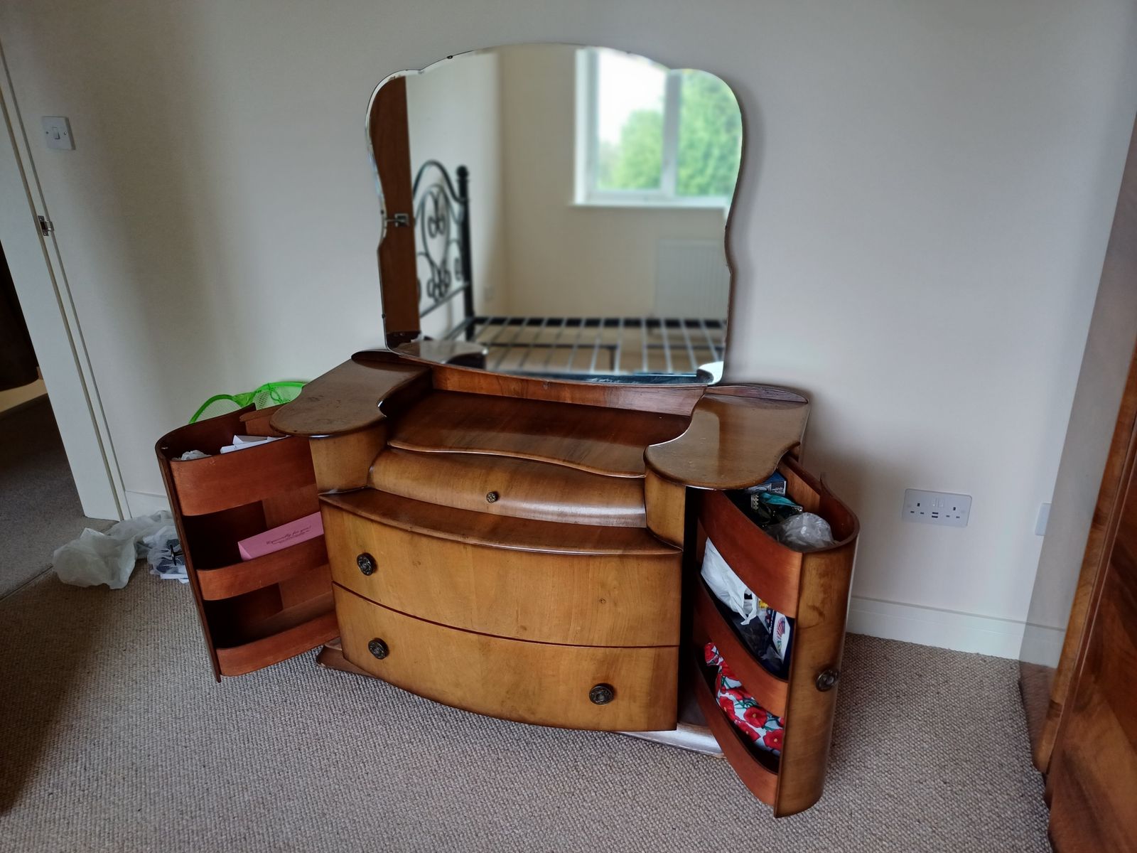 1960's Art Deco Style Bedroom Set., Mid 20th Century photo vinterior