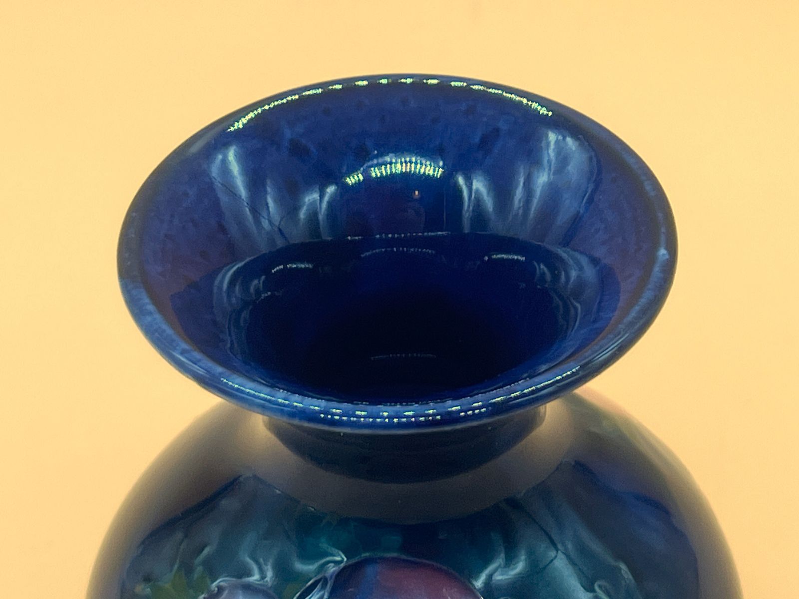 1930's Wm Moorcroft Pottery, Potter To Hm Queen Stamp On Base Anemone Design Vase. photo buy