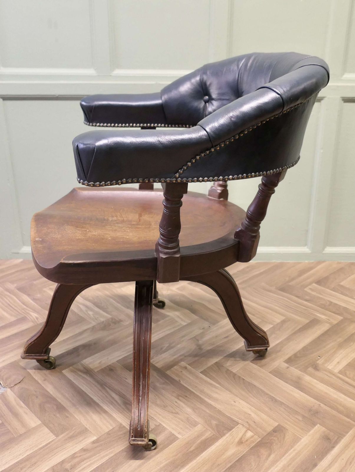 A Superbly Comfortable 19th Century Swivelling Desk Chair photo Furniture