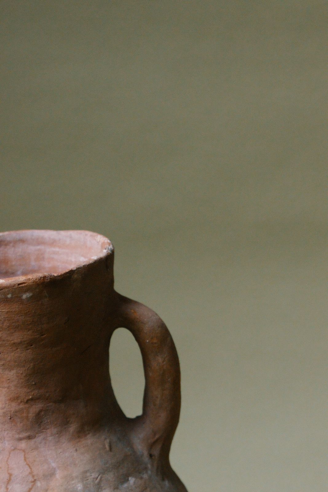 Earthenware Water Dispenser With Rustic Tap photo 455.0