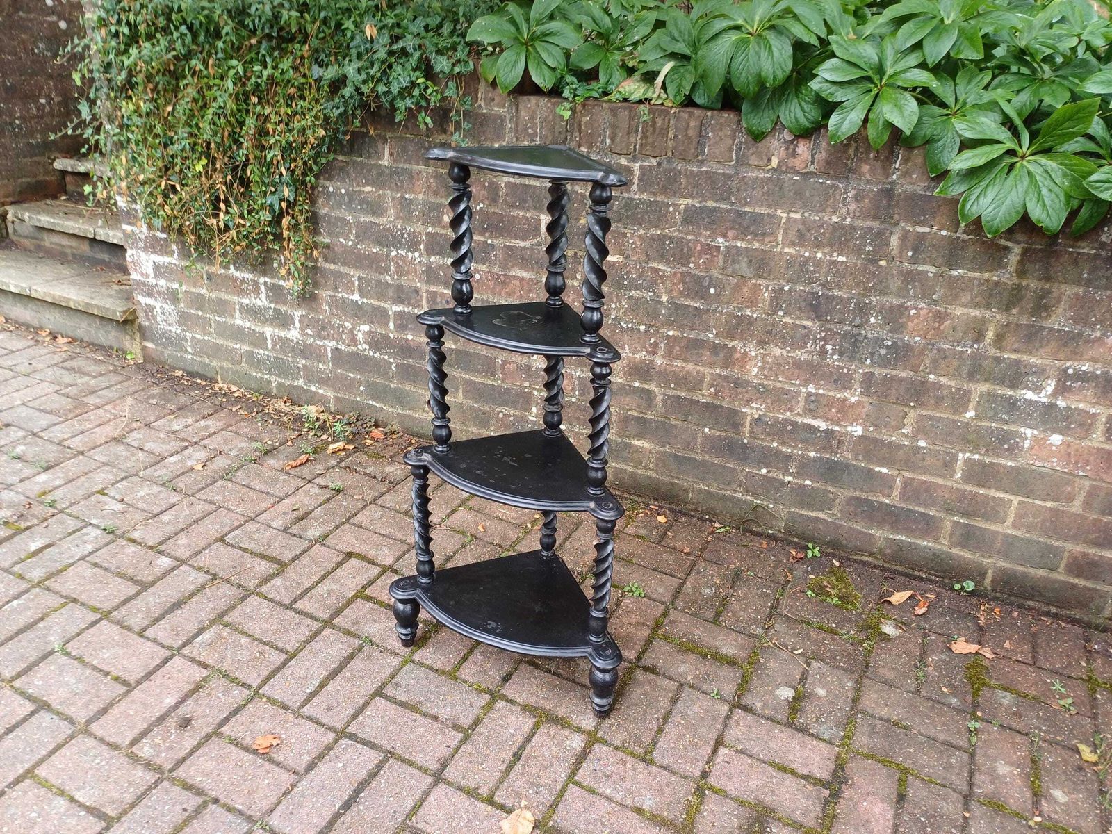 Antique Black Lacquered Effect Corner étagère With Barley Twist Legs 4 Tier Victorian Gothic Display Shelf Unit Ornate Carved Top Wot Not
