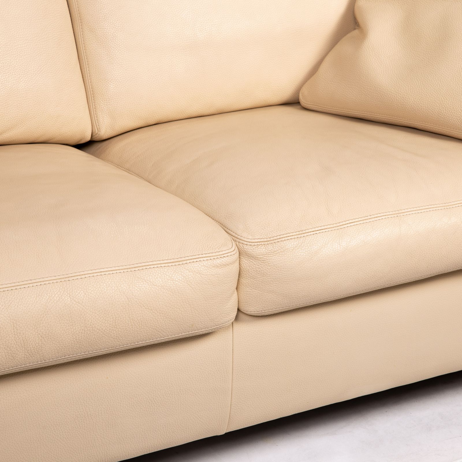 Canapé Machalke en cuir beige 2 places photo for sale