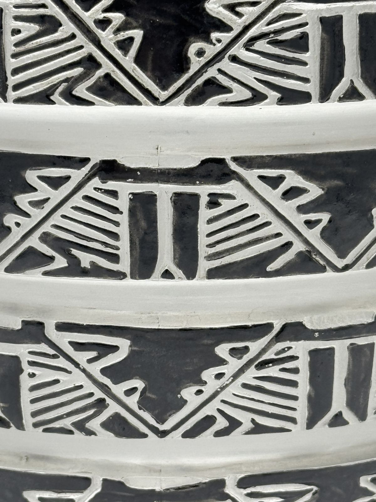 photo furniture A R.Lalique Lagamar Vase In Black Enameled Glass