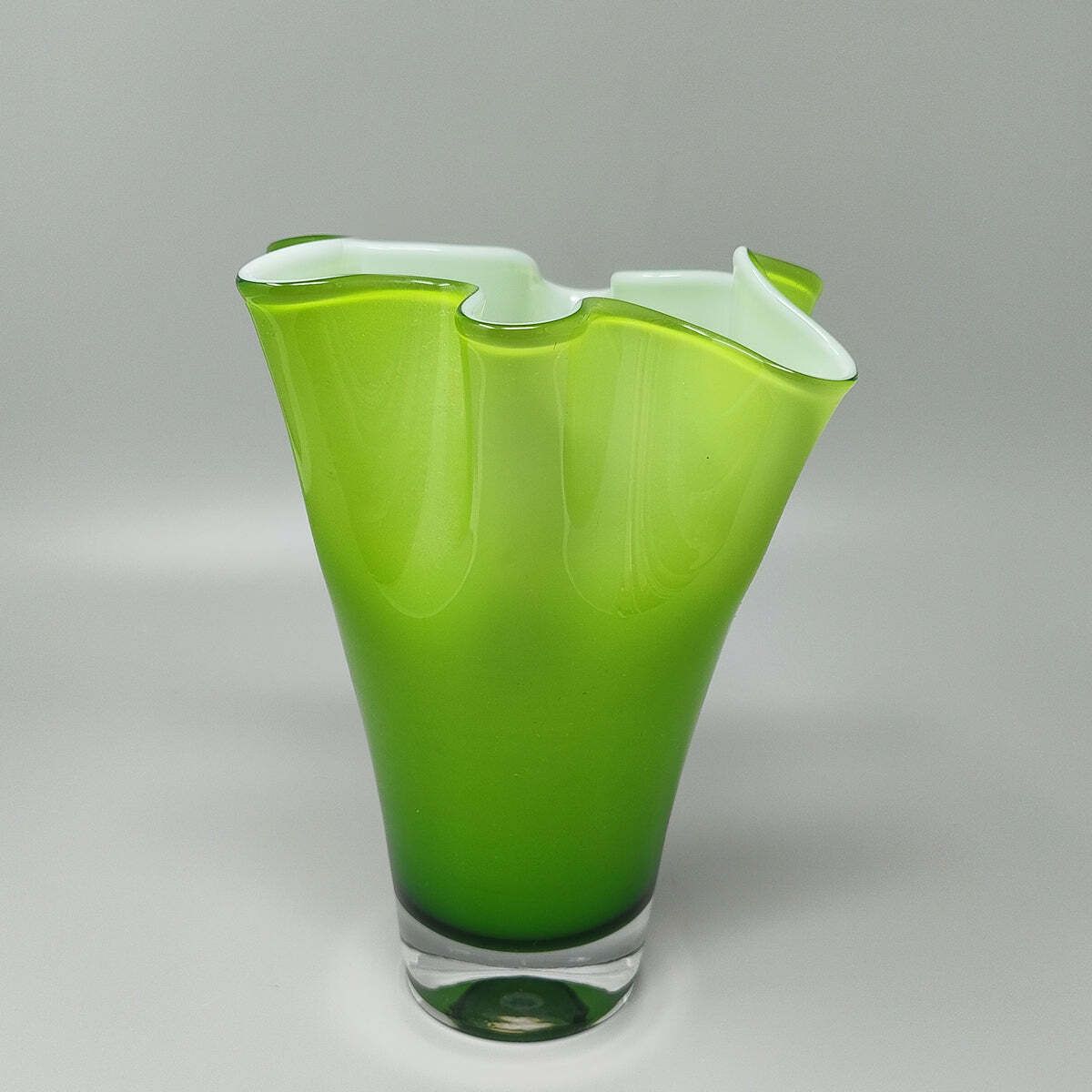 1960s Astonishing Green Vase "Fazzoletto" By Ca' Dei Vetrai In Murano Glass. Made In Italy photo Home Decor