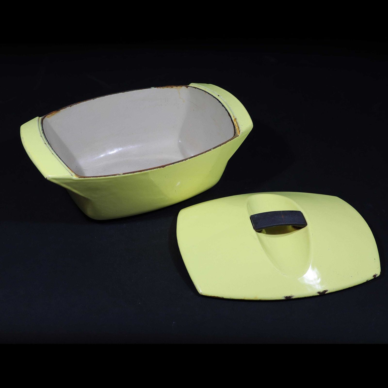Raymond Loewy Cocotte Le Creuset Vintage Dutch Oven Yellow Enameled Cast Iron Casserole Dish "La Coquelle" 2.5 photo vinterior
