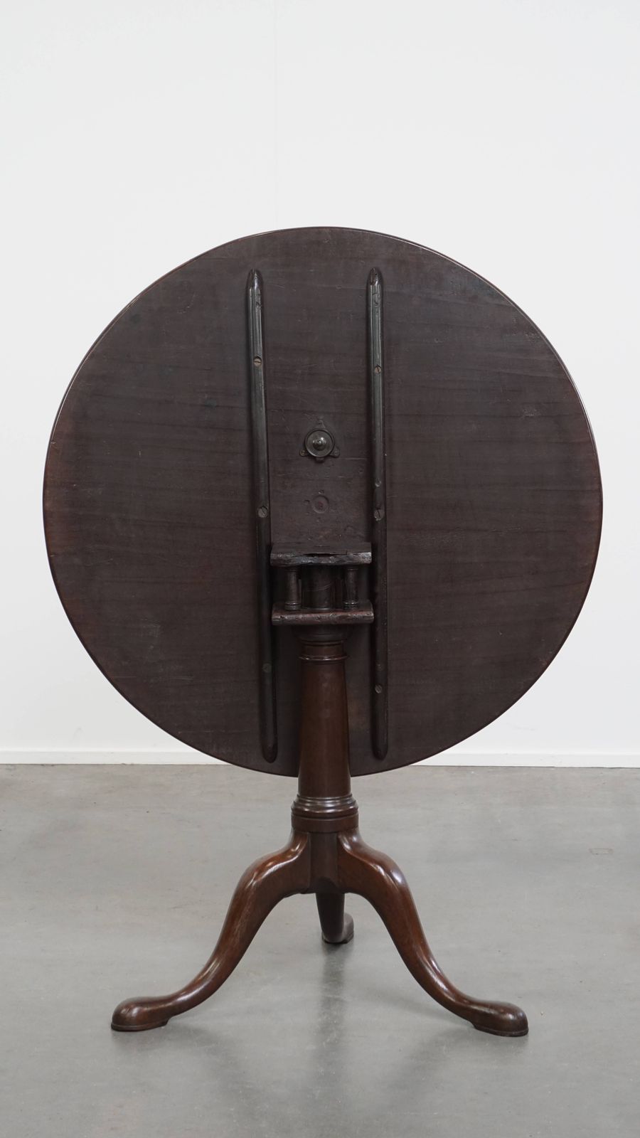 Beautiful Antique English Swivel Barrel Leg Birdcage Tilt Top Table From The 18th Century photo Furniture