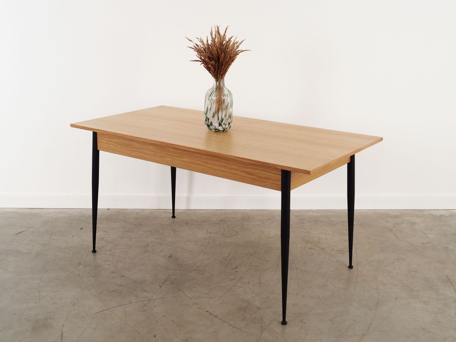 Oak Table, Italian Design, 1980s, Manufacture: Italy photo vinterior
