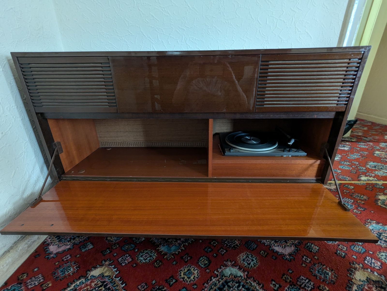 Grundig Sideboard With Turntable And Radio photo 140.0