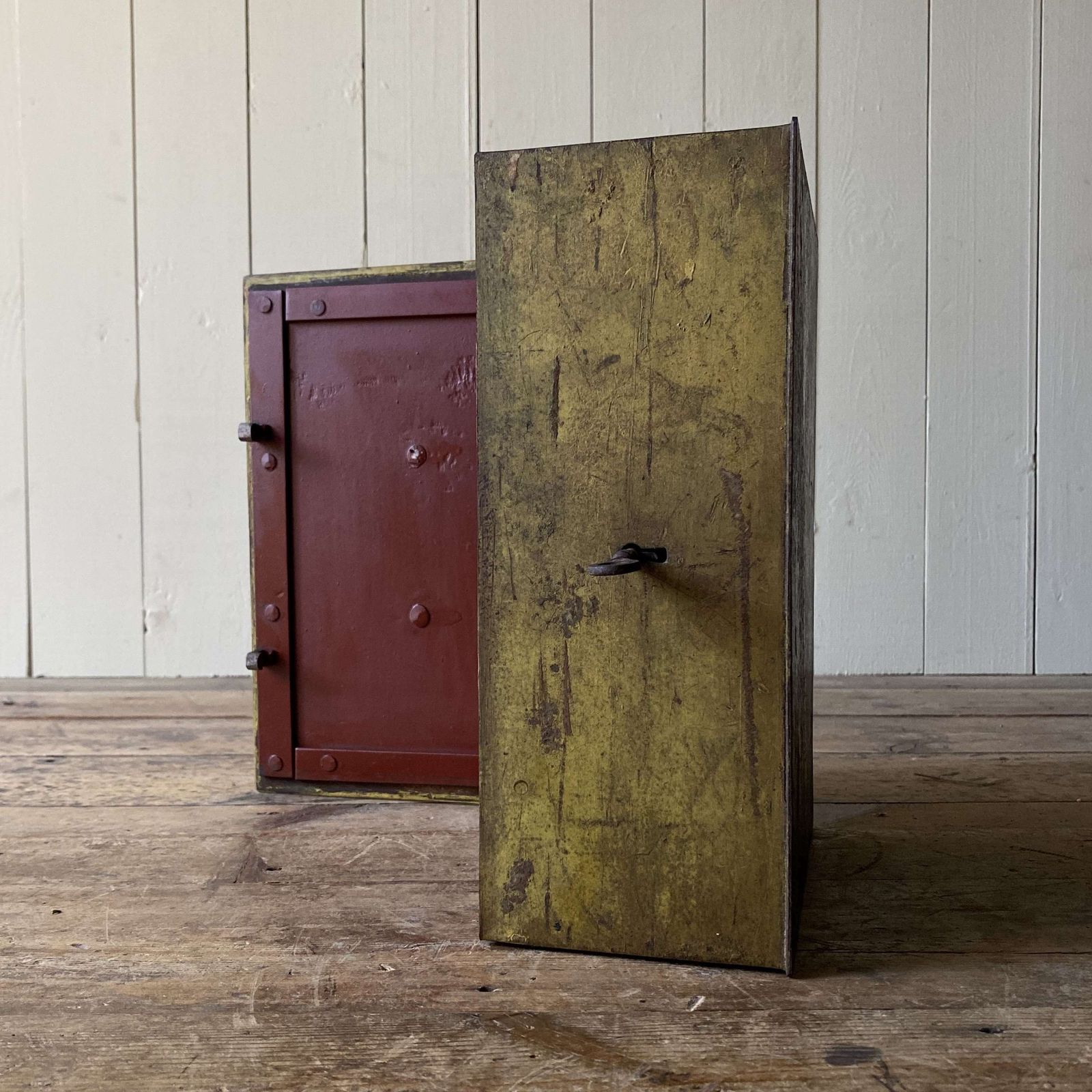 Antique Strongbox photo vinterior
