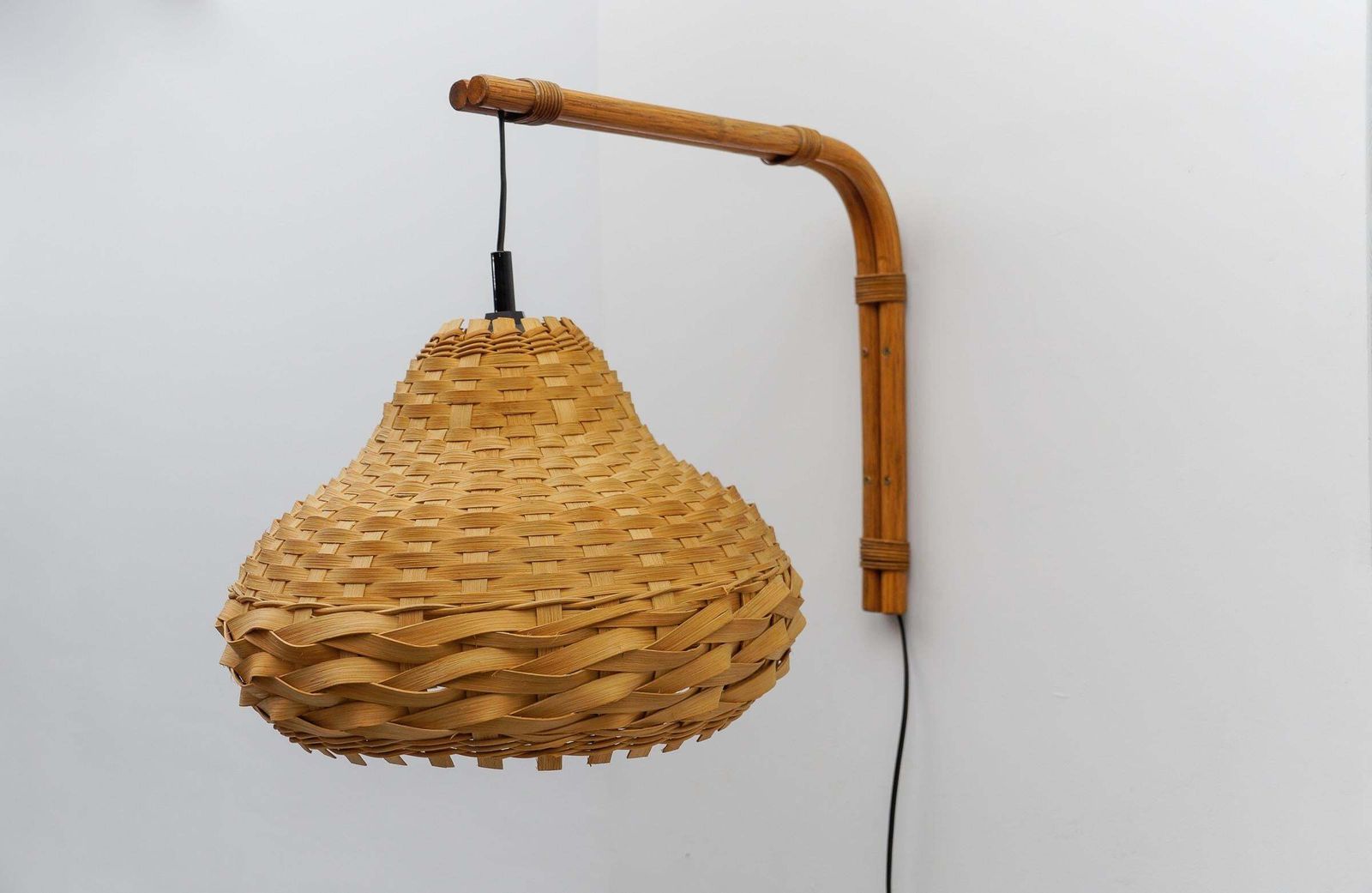 Mid Century Modern Wall Lamp Bamboo And Rattan Wickerwork, 1960s Italy photo vinterior