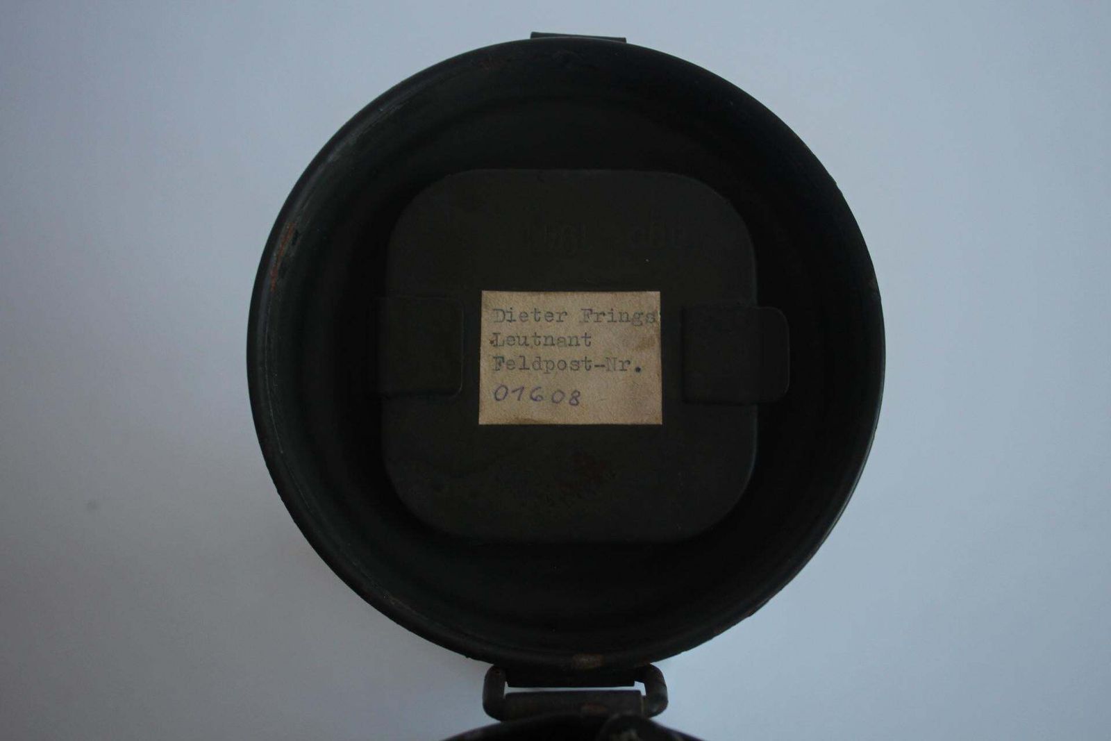 Gasmasker Uit De Tweede Wereldoorlog Met Naamplaatje En Rang Van De Soldaat, Ca. 1940 photo buy