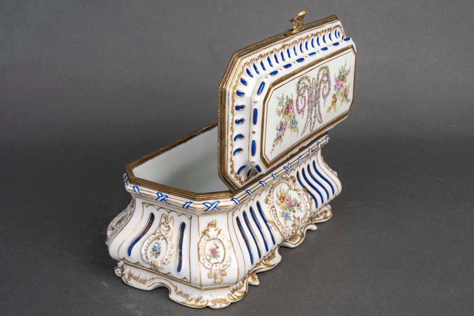 Sèvres Porcelain Casket, Napoleon III Period, 19th Century. photo buy