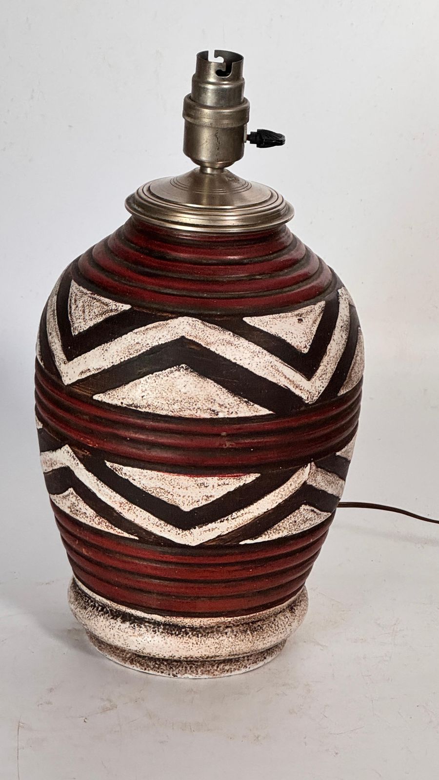 1930s French Art Deco Lamp In Crackled Ceramic And Brass  Geometric Red Motifs photo vinterior
