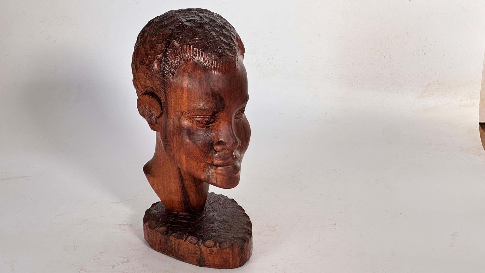 Hand Carved African Head Sculpture In Patinated Wood – Mid Century Decoration photo Art